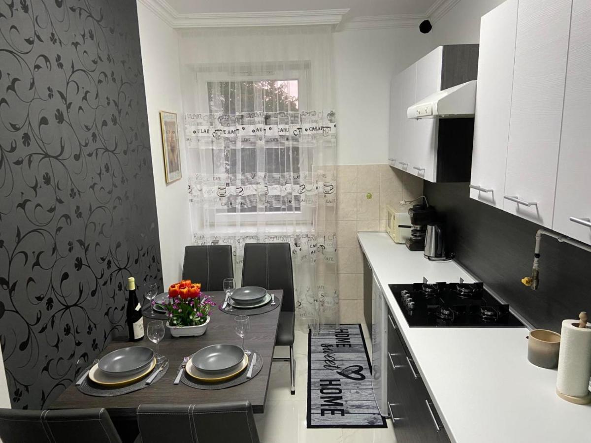 Melinda Apartman Kisvarda Luaran gambar