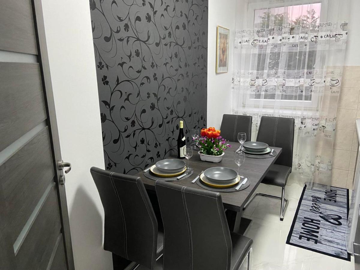 Melinda Apartman Kisvarda Luaran gambar