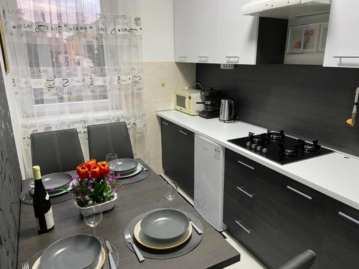 Melinda Apartman Kisvarda Luaran gambar