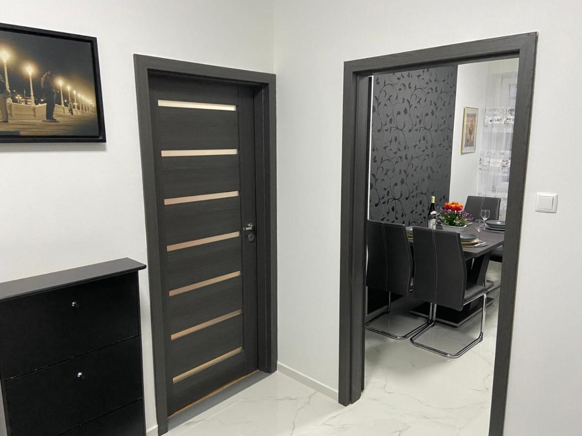 Melinda Apartman Kisvarda Luaran gambar